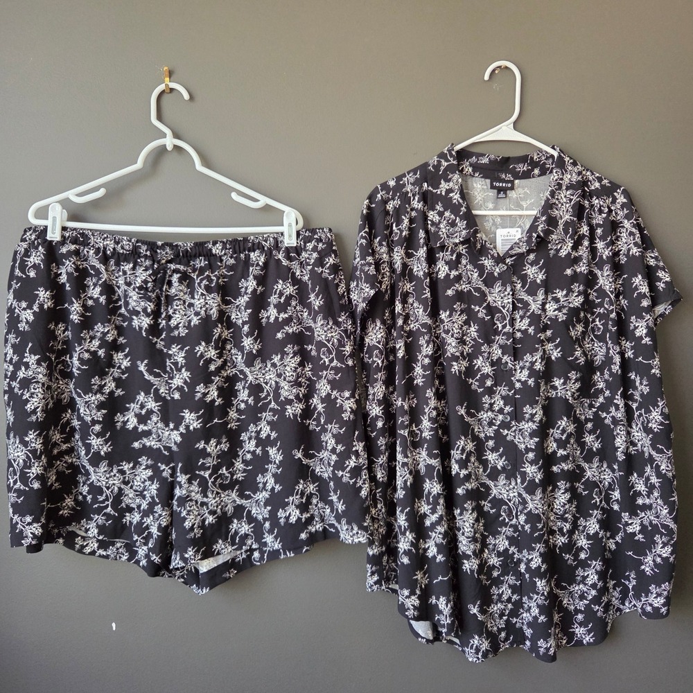 NEW Torrid‎ Womens 3X 22-24 Black Toile Challis Dolman Shirt and Shorts Set